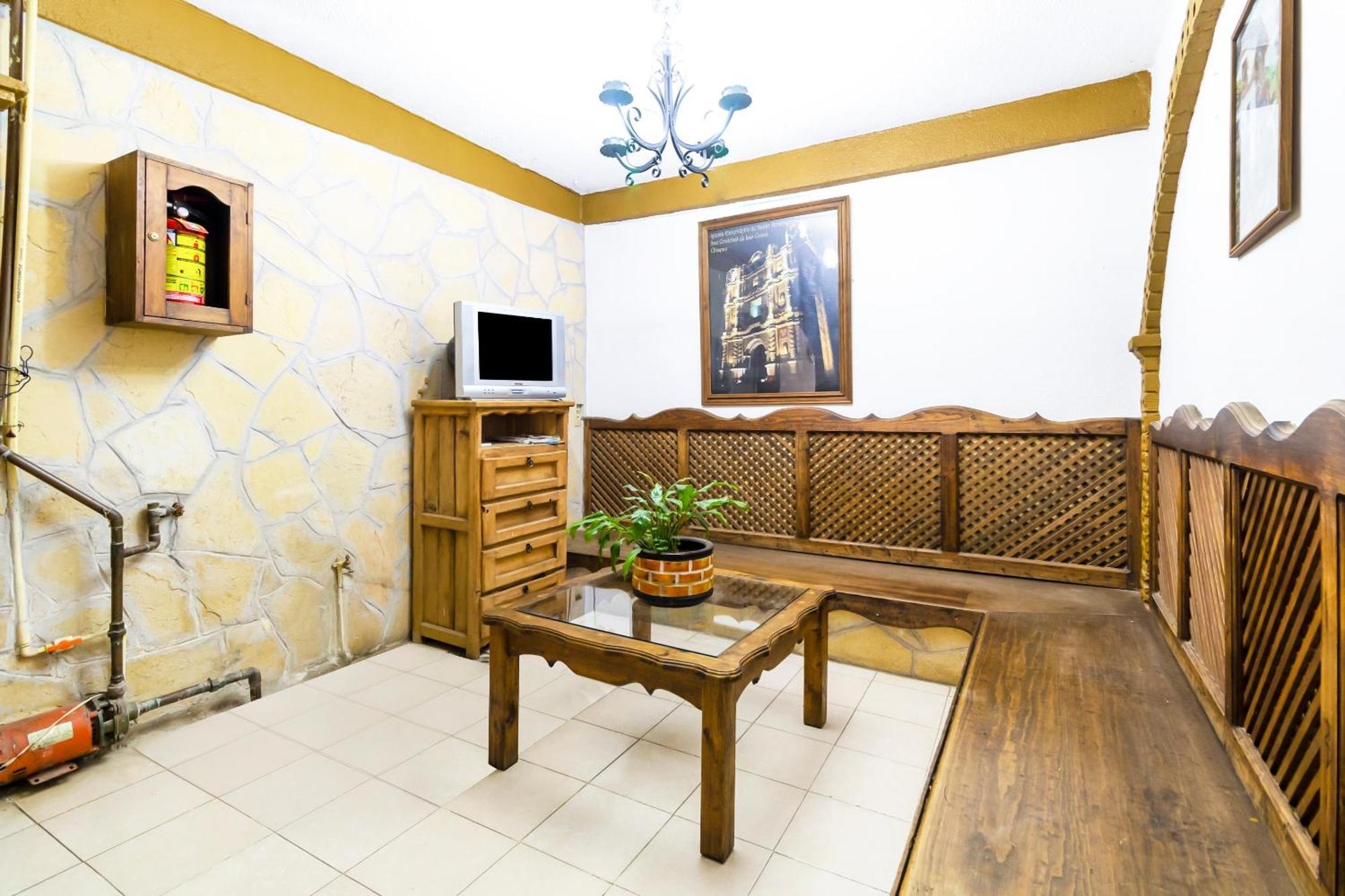 Oyo Hotel La Luna, Templo De Santo Domingo De Guzman San Cristóbal de Las Casas Eksteriør billede